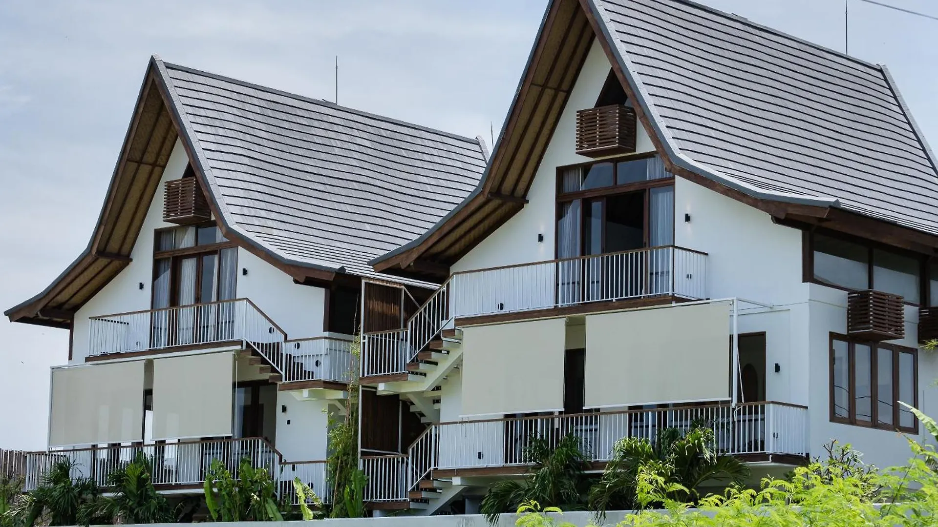Treetop 1 - Spacious 3-Bdr Villa W Master Loft & Ocean Views Pecatu