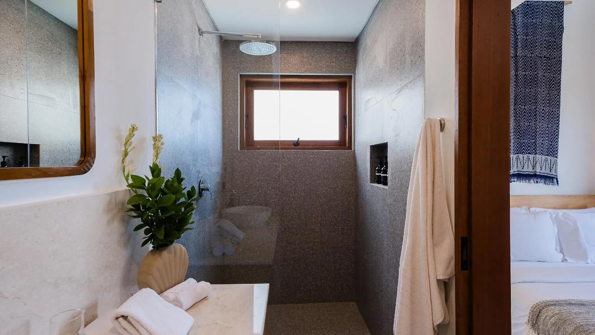 Treetop 1 - Spacious 3-Bdr Villa W Master Loft & Ocean Views Pecatu