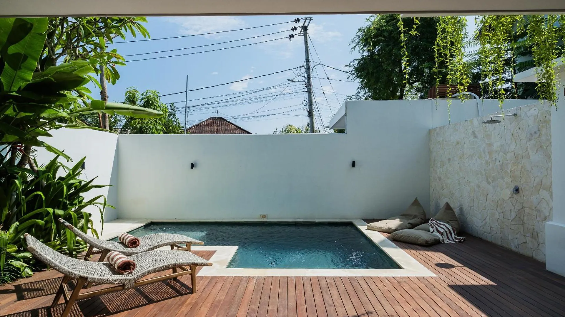 Treetop 1 - Spacious 3-Bdr Villa W Master Loft & Ocean Views Pecatu