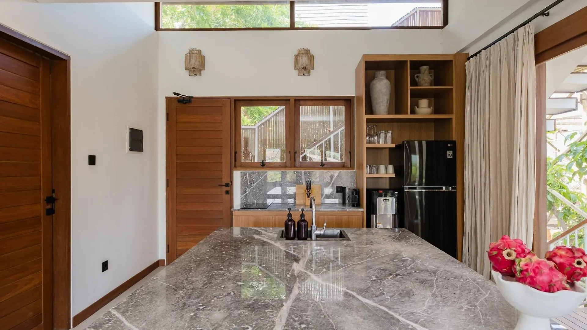Treetop 1 - Spacious 3-Bdr Villa W Master Loft & Ocean Views Pecatu