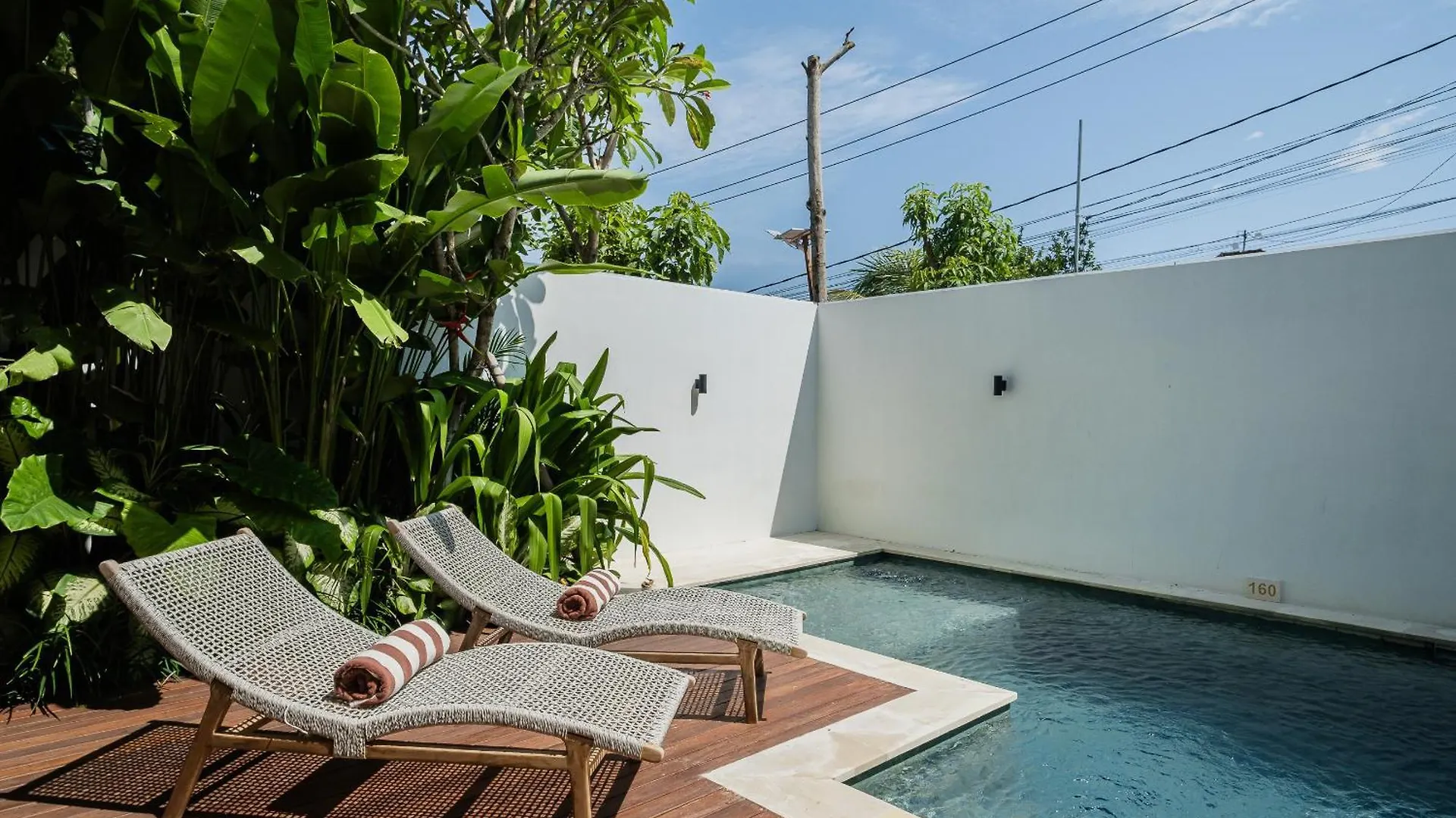 Treetop 1 - Spacious 3-Bdr Villa W Master Loft & Ocean Views Pecatu