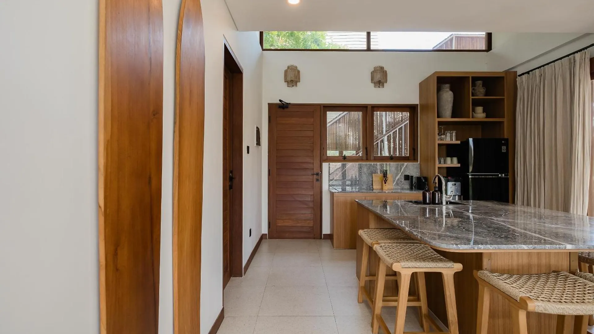 Treetop 1 - Spacious 3-Bdr Villa W Master Loft & Ocean Views Pecatu Indonezja
