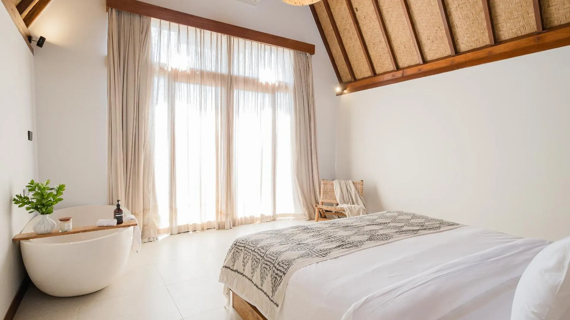 Treetop 1 - Spacious 3-Bdr Villa W Master Loft & Ocean Views Pecatu  Indonesia